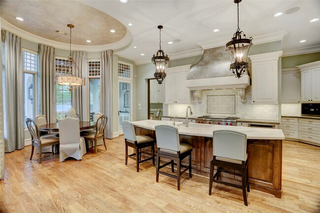 Building Photo - 5015 Jason St