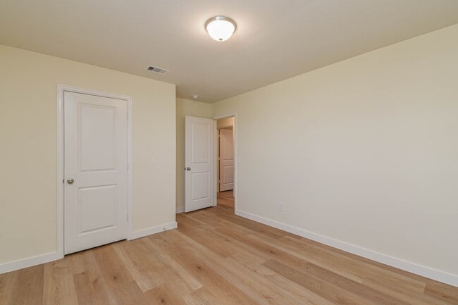 Building Photo - 1024 Water Oak Ln