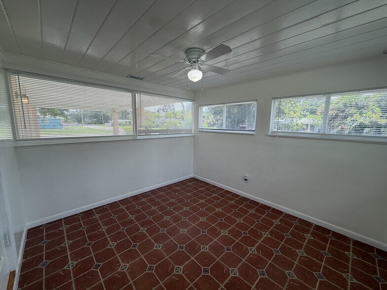 Building Photo - 2 Bed/1 Bath