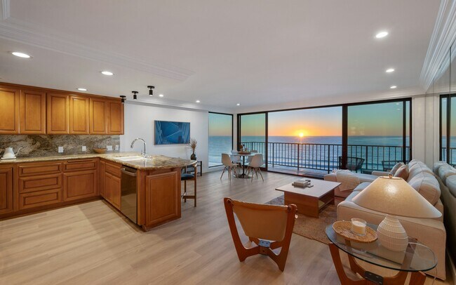 Building Photo - 721 Esplanade