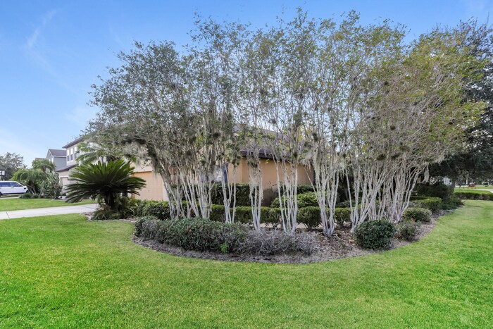Building Photo - 300 Oaklanding Dr