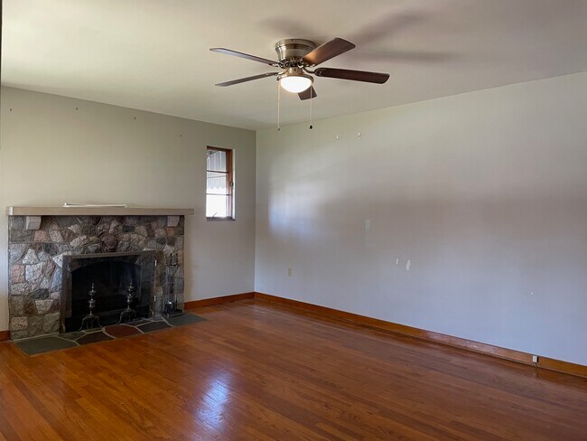 Building Photo - 4517 Lincoln Ave