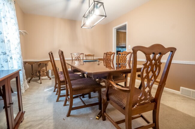 Building Photo - 3501 Saratoga Ave