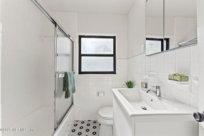 Building Photo - 6235 Fordham Cir E