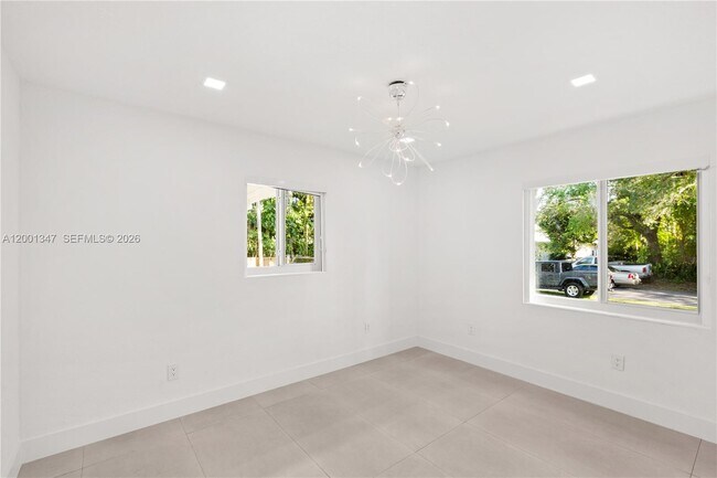 Building Photo - 6605 SW 61st St