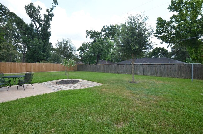 Building Photo - 9011 Theysen Dr
