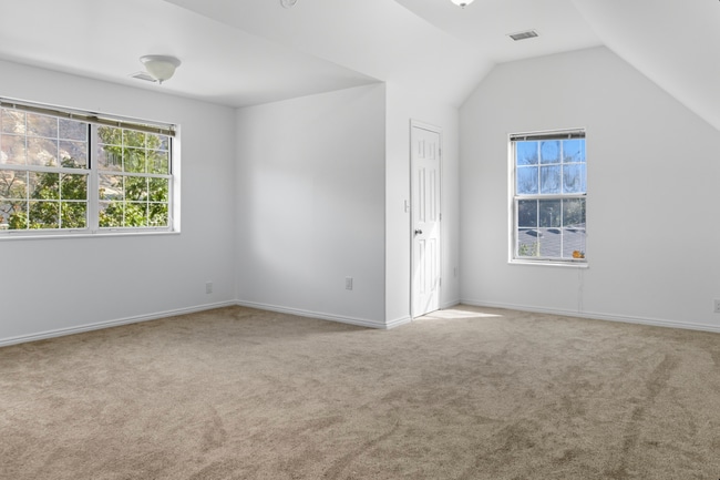 Building Photo - 342 S Palisade Dr