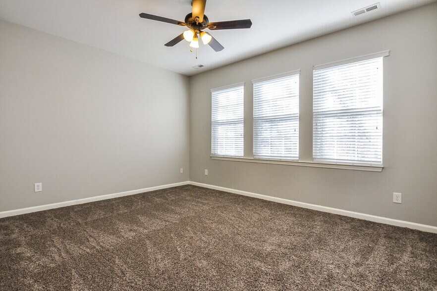 Building Photo - 650 Ashbrittle Dr