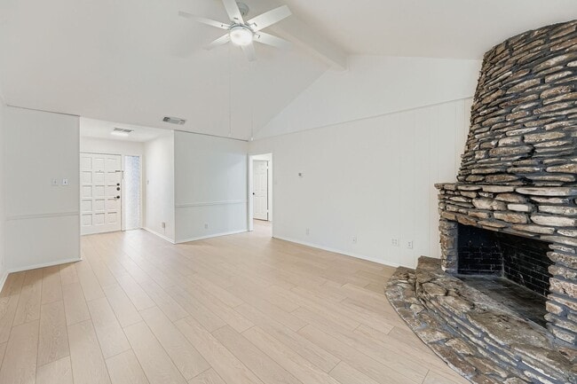 Building Photo - Ranch Style Home For Lease on Huge Lot in ...