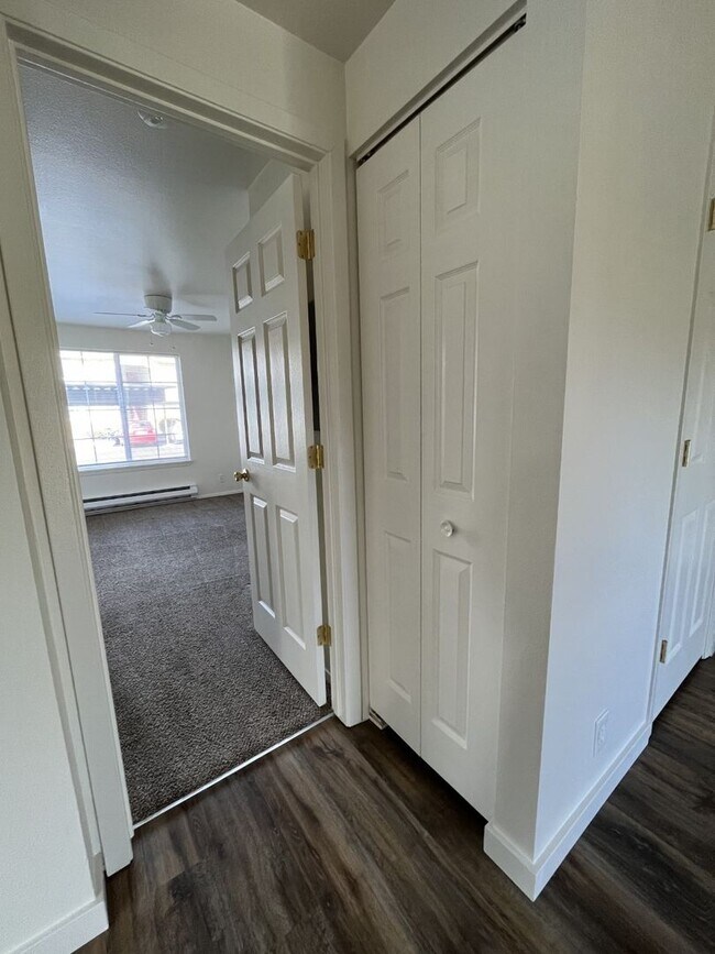 Building Photo - 1408 N Raymond St