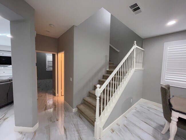 Building Photo - 10950 Mayberry St