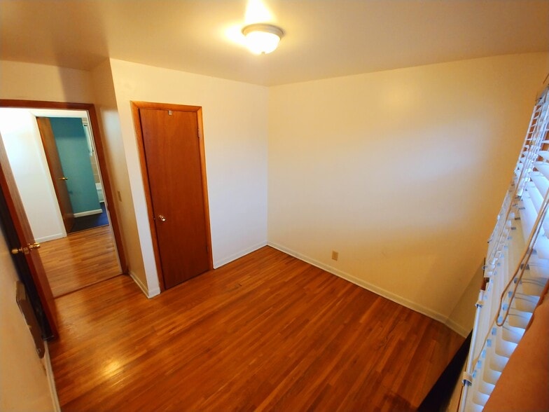 Building Photo - 644 N 5th St