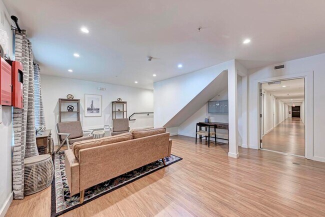 Building Photo - Park Avenue 102