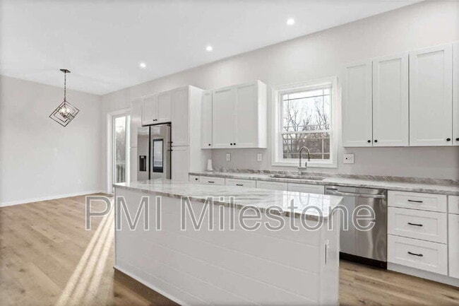 Building Photo - 530 N 3rd St