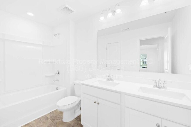 Building Photo - 790 Earhart St NW