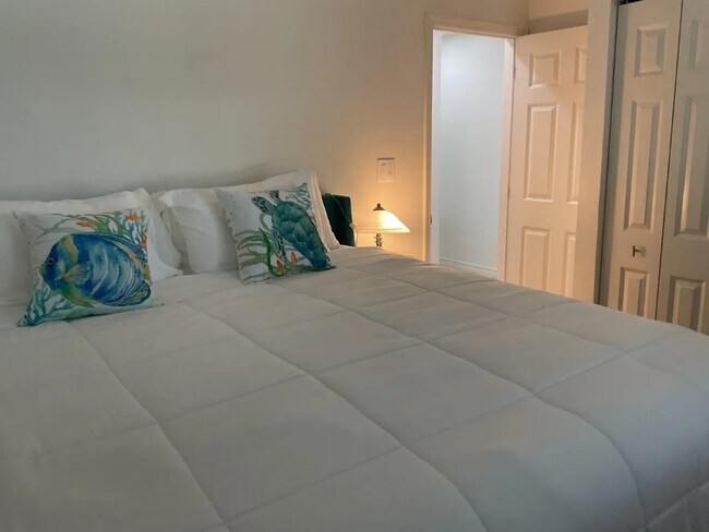 Building Photo - 485 Gulf Shore Dr