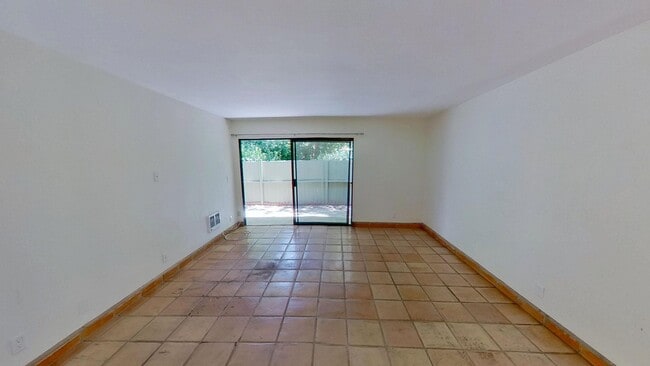 Building Photo - One Bedroom One Bath La Goleta Condo