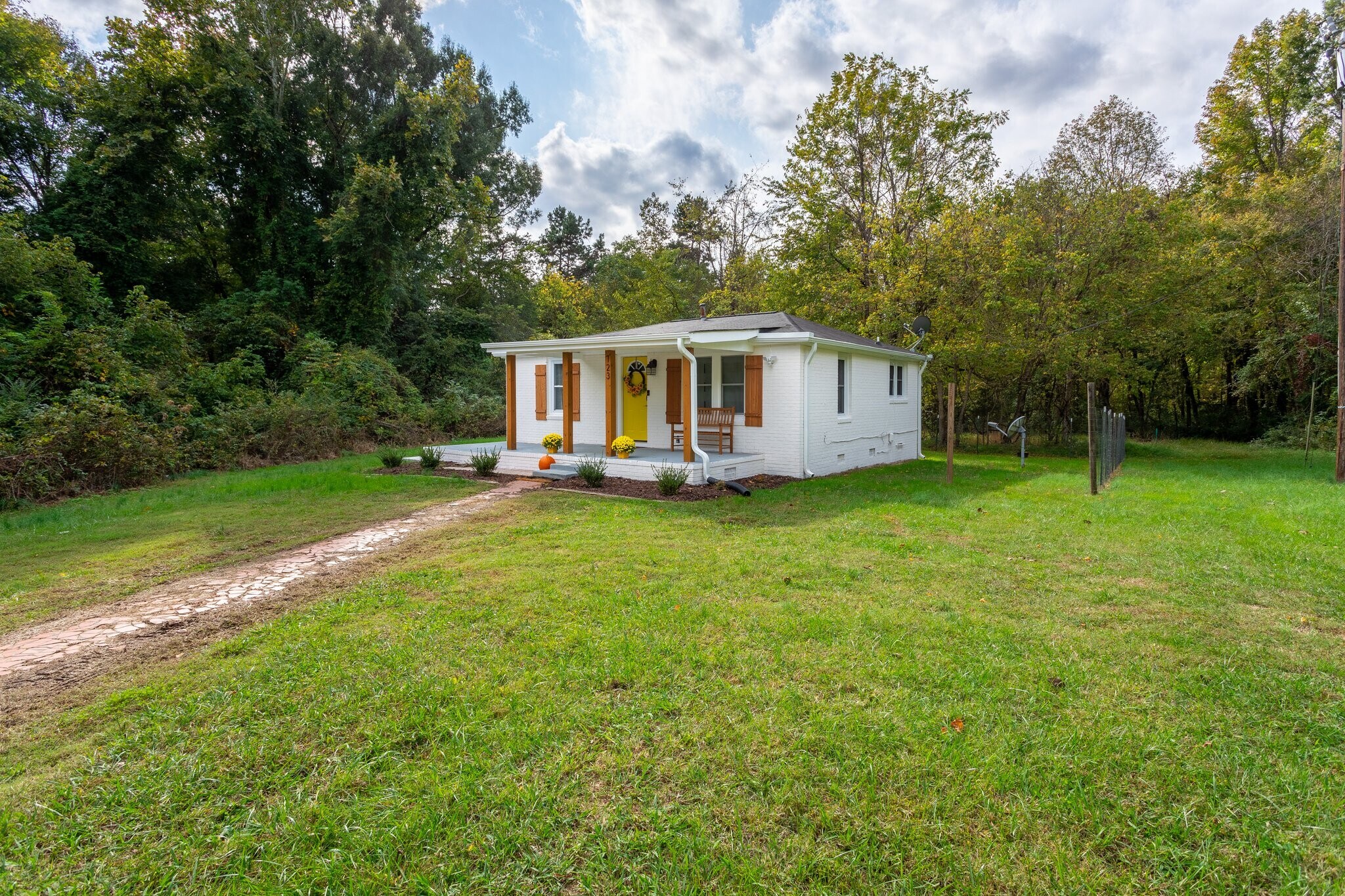 Building Photo - 723 W Mckinley St