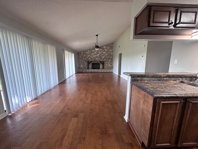 Building Photo - BEAUTIFUL WOOD FLOORING IN THIS 3 BR IN FO...