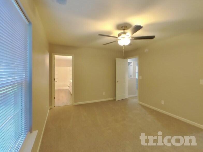 Building Photo - 321 Lingonberry Dr