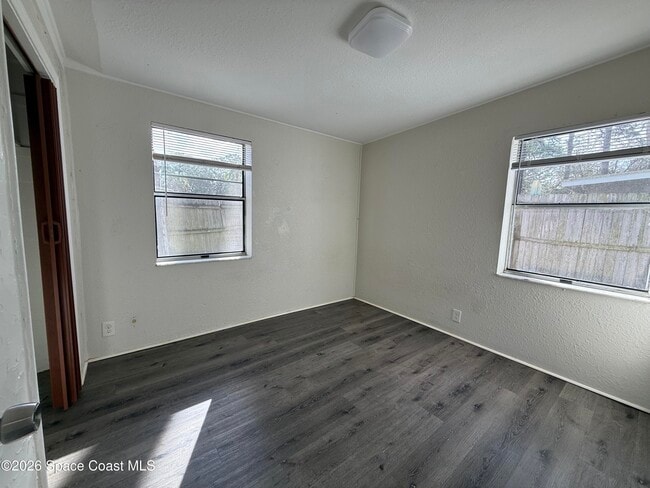 Building Photo - 347 Jepson St