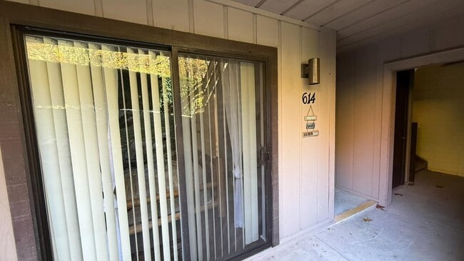 Primary Photo - 1081 Cove Rd