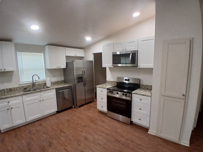 Building Photo - 503 Windmere Cir