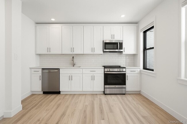 Building Photo - 2122 Boston Post Rd