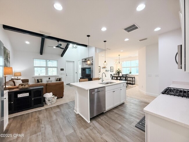 Building Photo - 8994 Parrot Pl