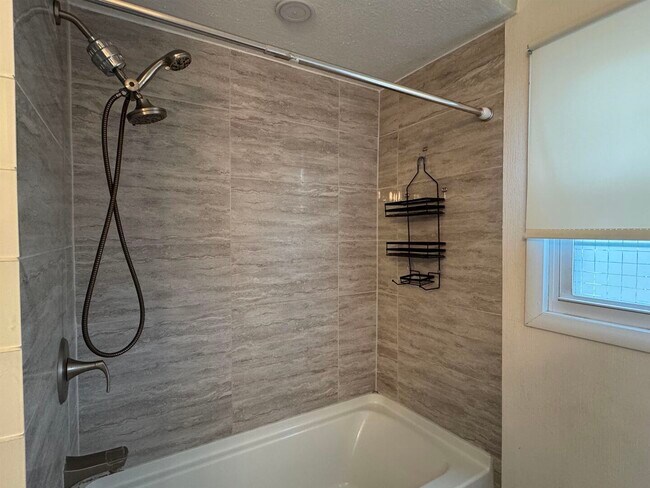 Building Photo - 4611 Scott St