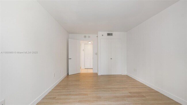 Building Photo - 850 N Miami Ave