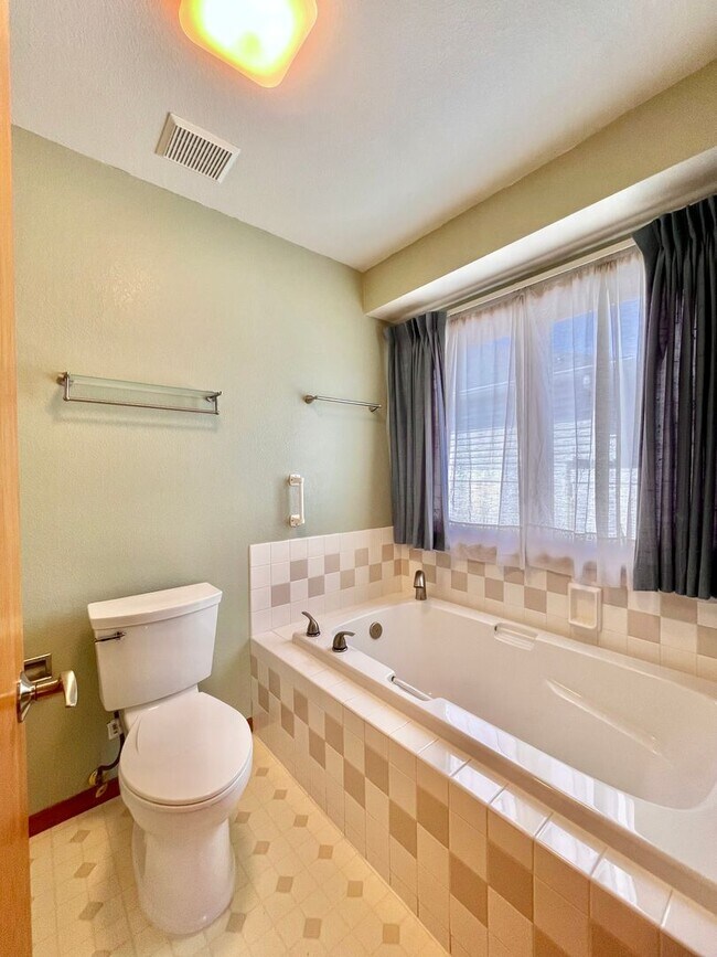 Building Photo - Spacious 3 bedroom/3 bath Townhome with 2 car Attached Garage and Private Yard in Evans, CO