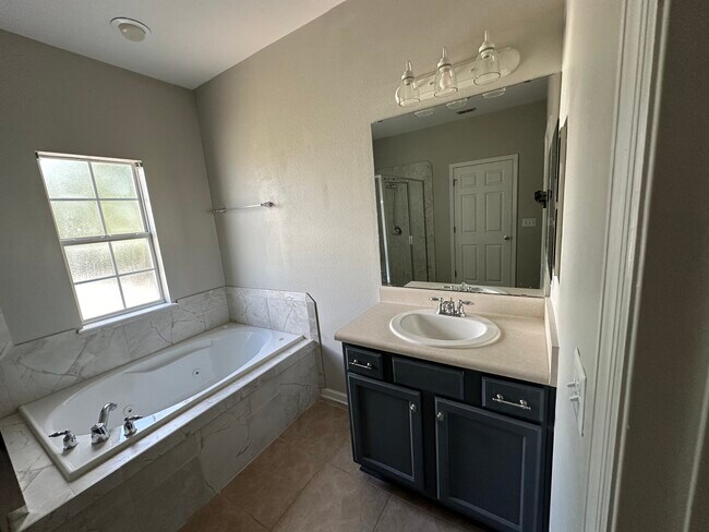 Building Photo - 22 Sir Lancelot Way