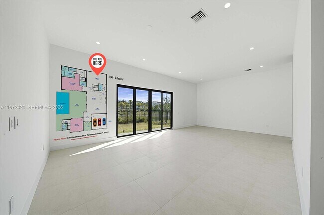 Building Photo - 5718 Ashwood Cir