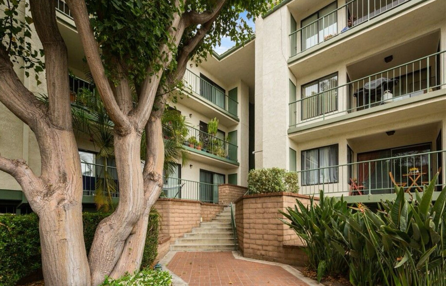 Building Photo - 4106 Apricot Dr