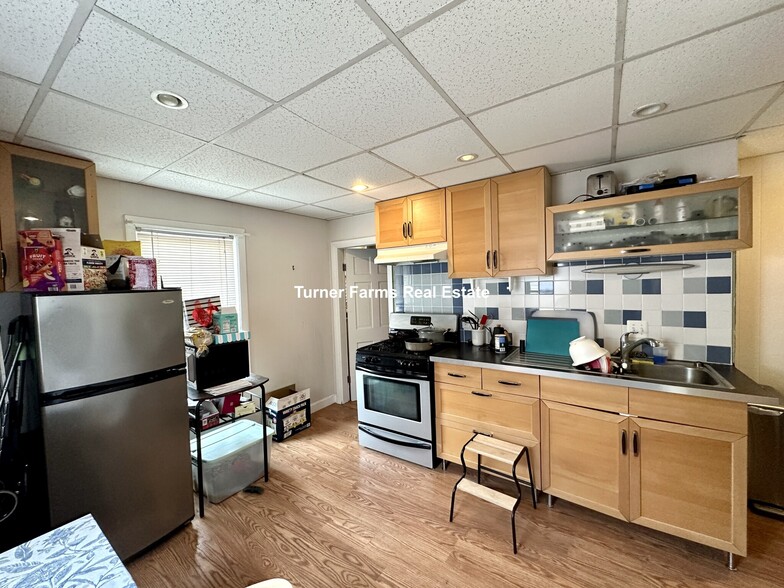 Primary Photo - 105 Buttonwood St