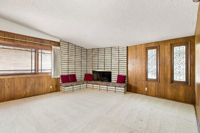 Building Photo - Coveted and Spacious Rossmoor 3-bed/2-bath Home with Expansive Entertainer’s Backyard