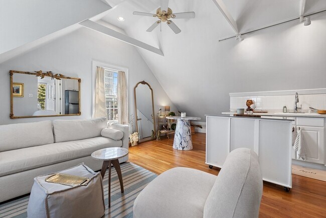 Building Photo - 3 Circle St