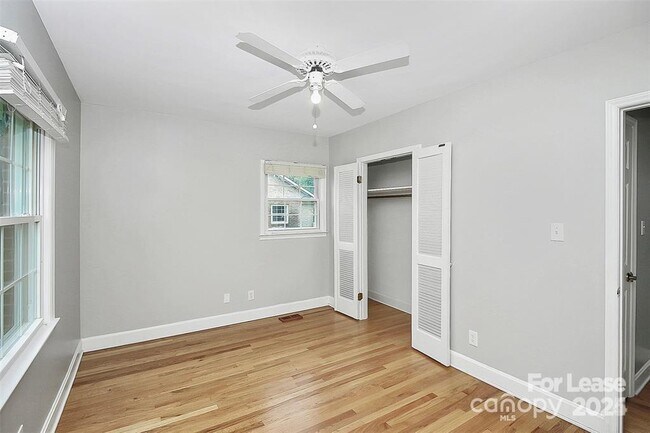 Building Photo - 6908 Lancer Dr