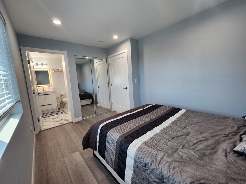 Building Photo - 10742 Gerald Ave