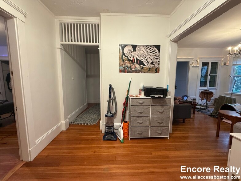 Building Photo - 39 Turner St