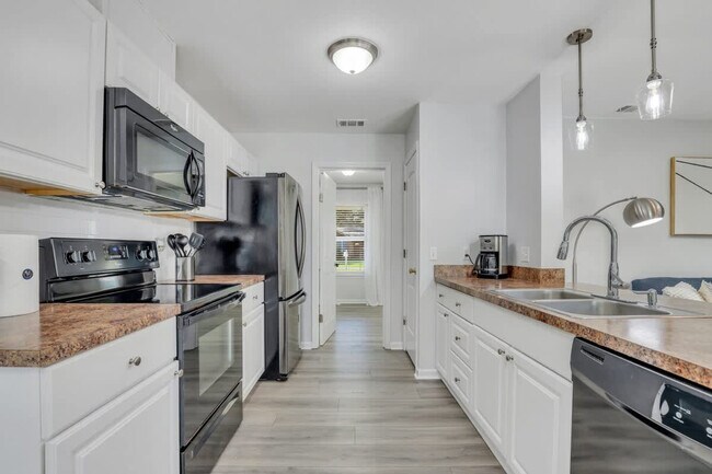 Building Photo - 402 Symons St