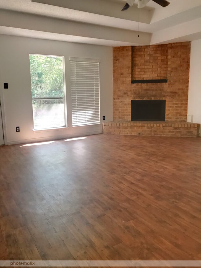 Building Photo - 4912 Shady Oak