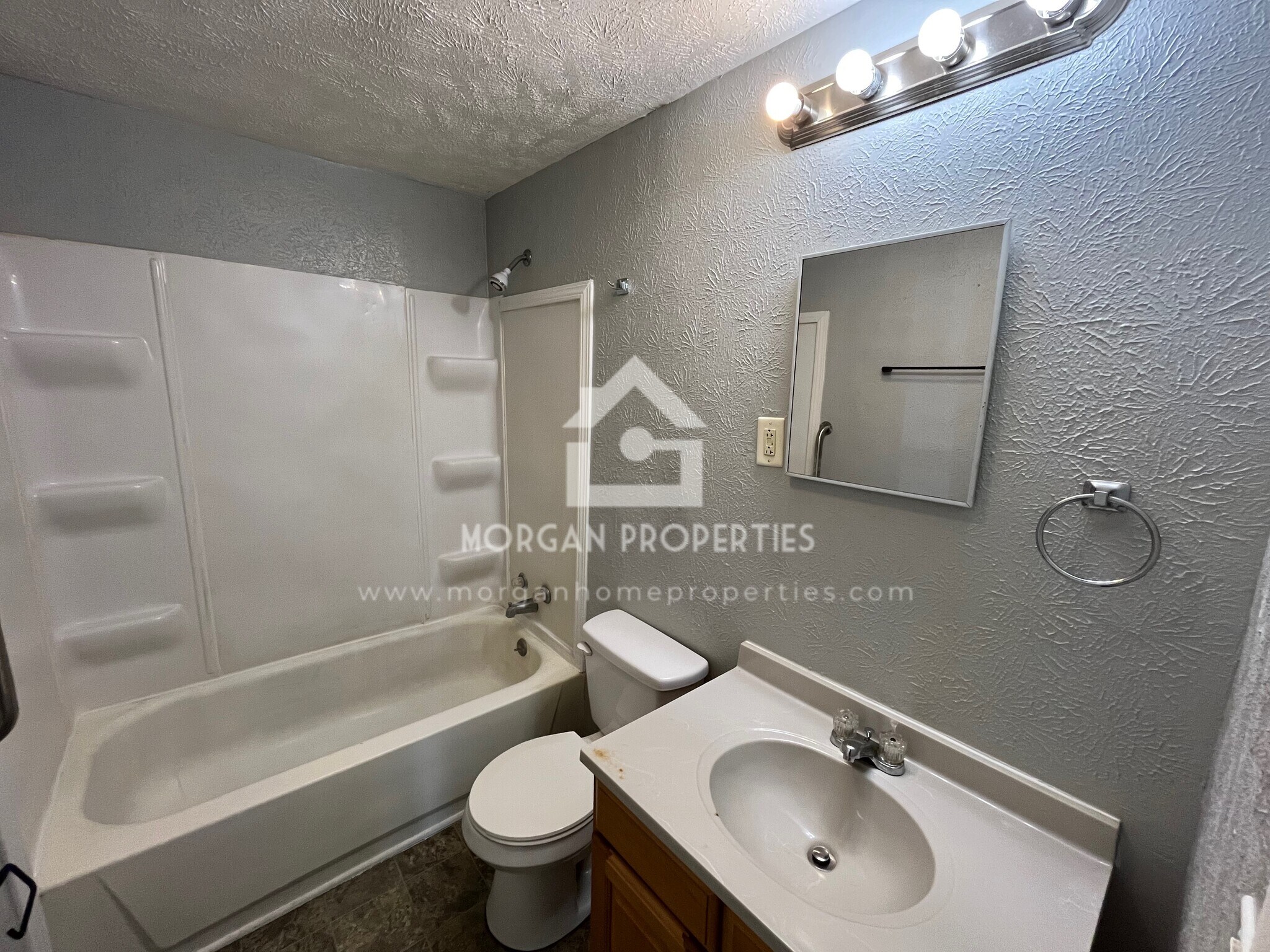 Building Photo - 4214 E Lynn St