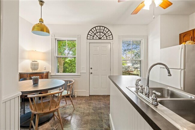 Building Photo - 14 Greenough Pl