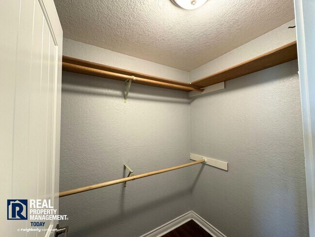 Building Photo - Charming 3-Bedroom Home with Fenced Yard & 2-Car Garage Near Downtown Puyallup!!