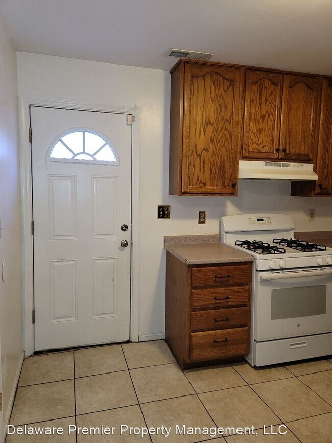 Building Photo - 3 br, 1 bath House - 1209 N Claymont St
