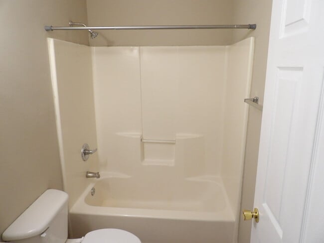 Building Photo - 35 Ashwood Ct
