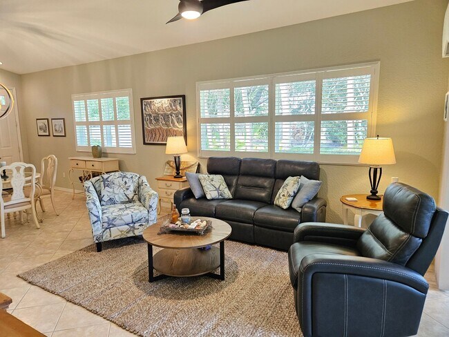 Building Photo - Seasonal Short-Term 2 Bedroom 2 Bathroom with a Bonus Room in the gated community of Venetia!