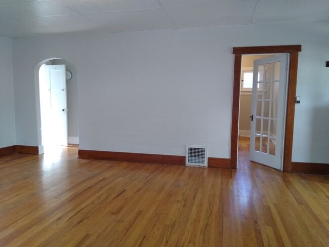 Building Photo - DU Charming 1920's Bungalow 2 Beds 1 Bath  Available Now